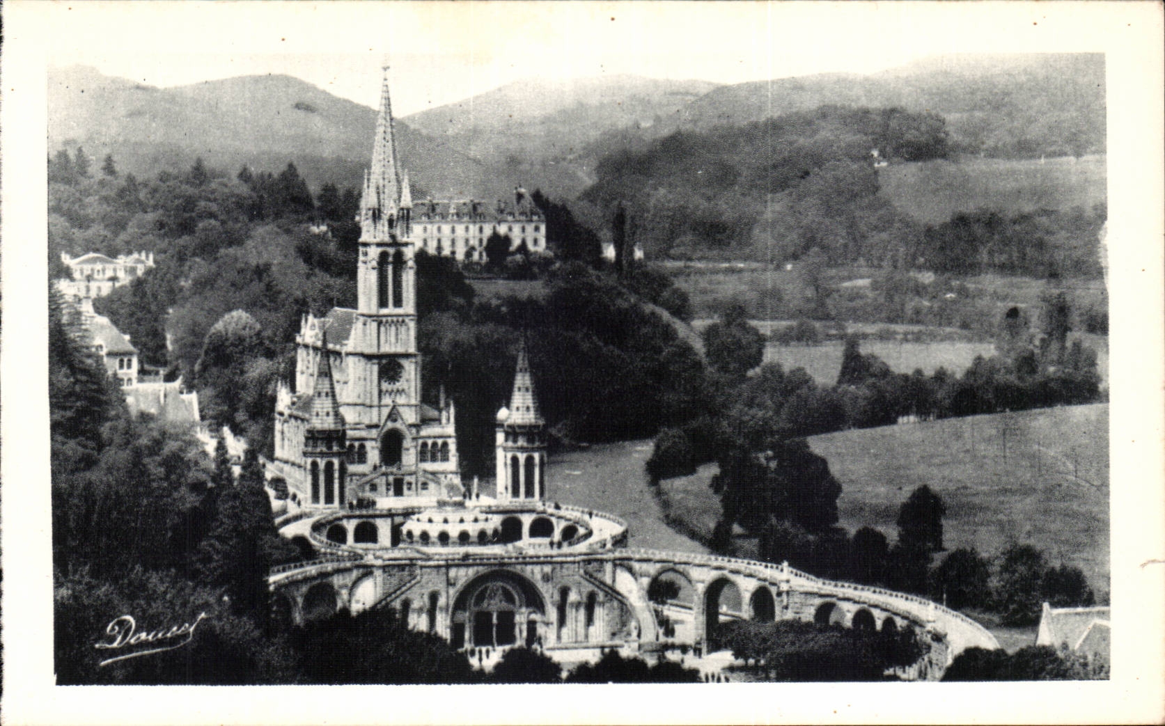Lourdes - Basilique - Vue de Face - CPA 