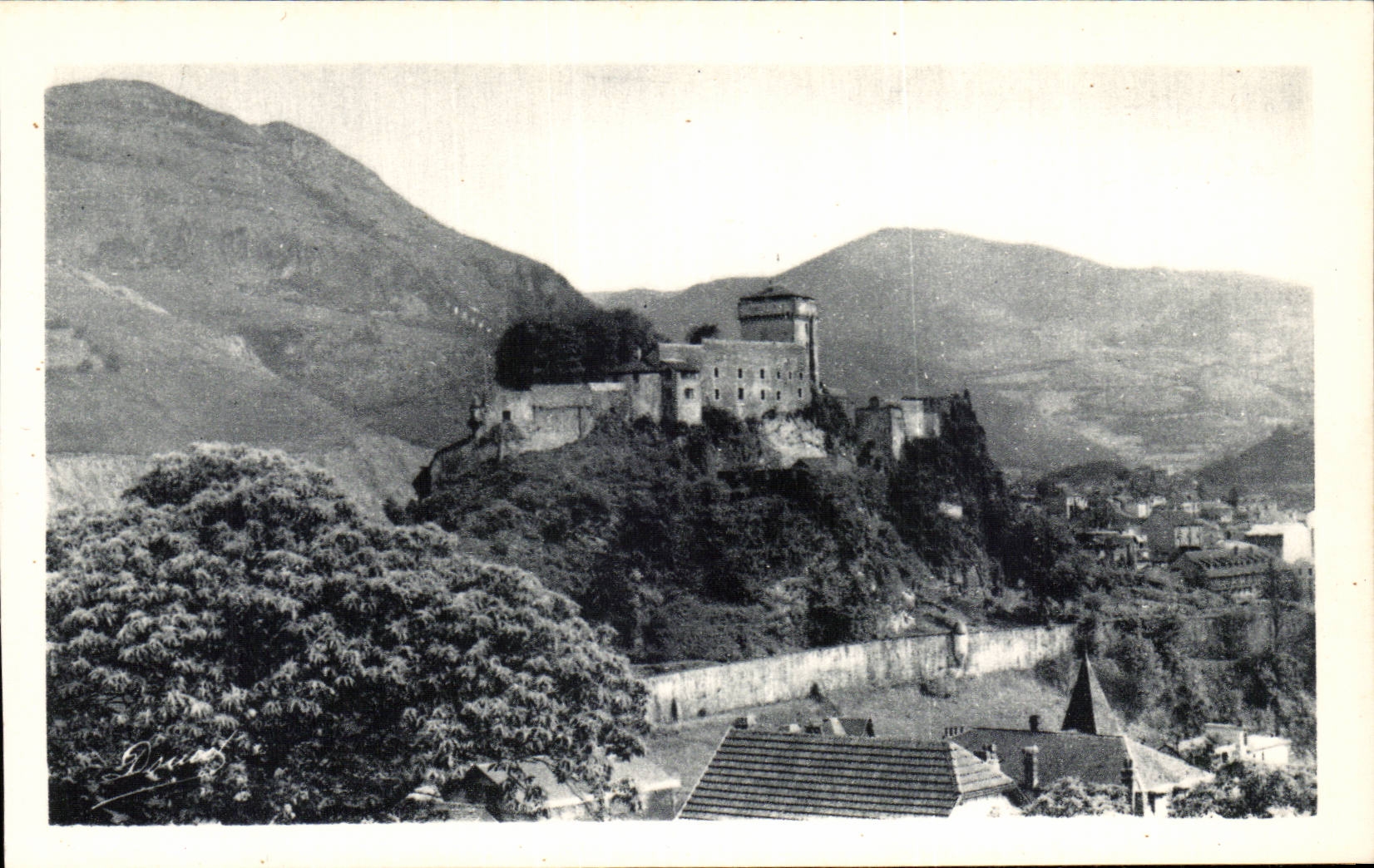 Lourdes - Basilique - Le Chateau Fort - CPA 