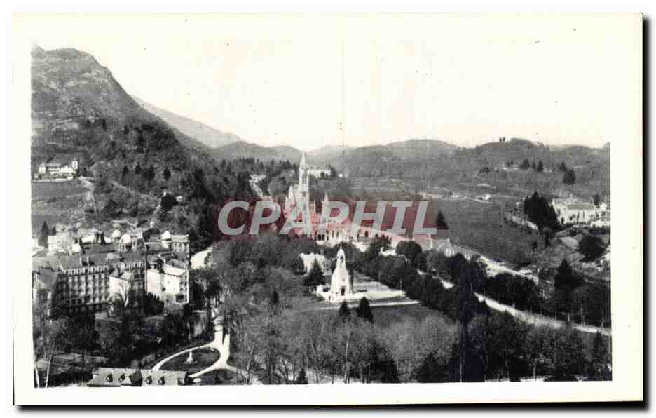 Lourdes - Vue d'ensemble sur la Basilique et le Calvaire du Chateau Fort CPA 