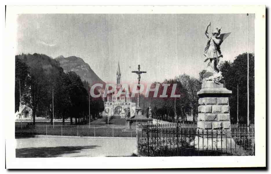 Lourdes - St Michel la croix des Bretons et la Basilique CPA 