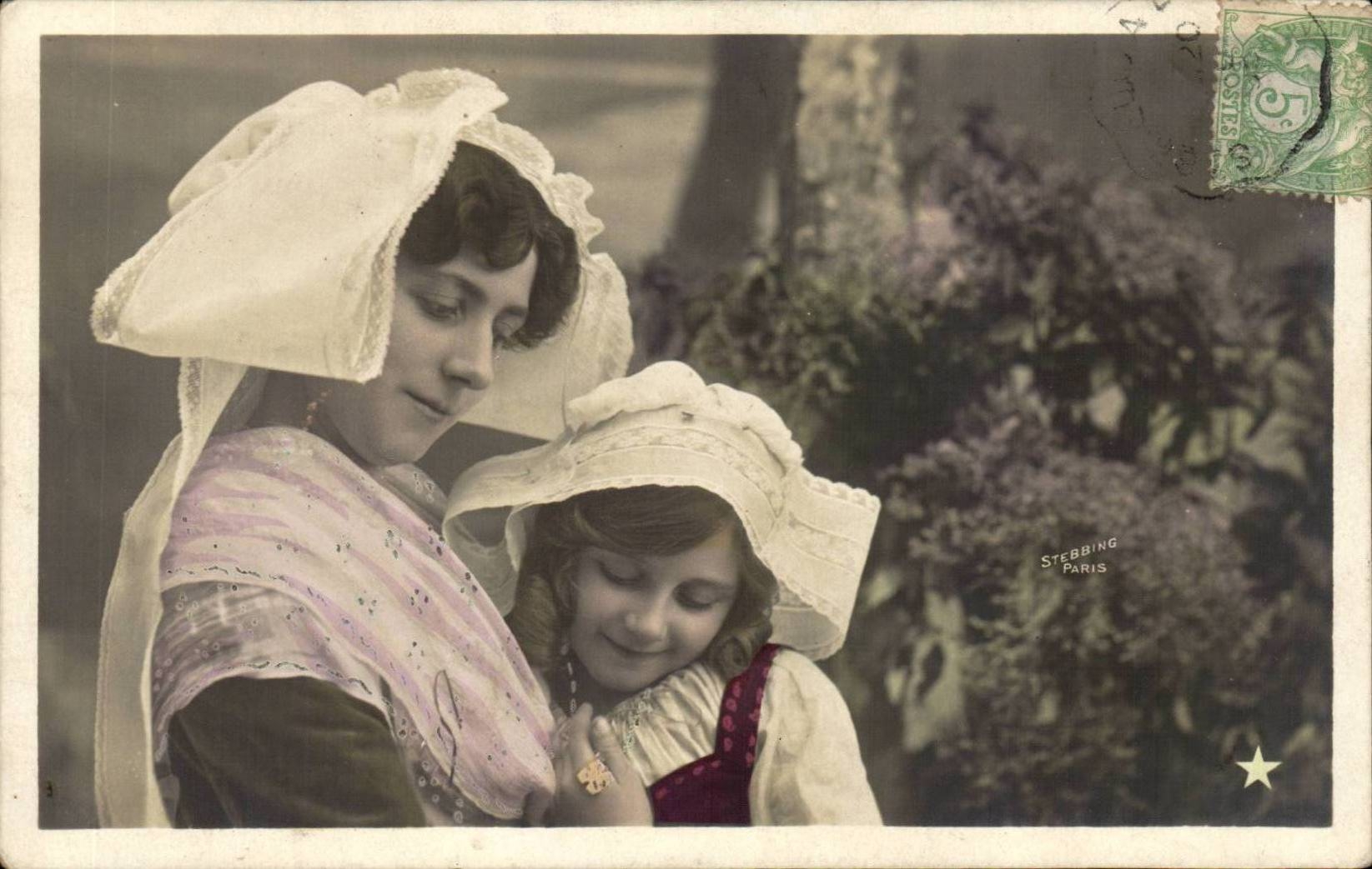 Femme et enfant dans un jardin — Stebbing Paris — Série N. 746