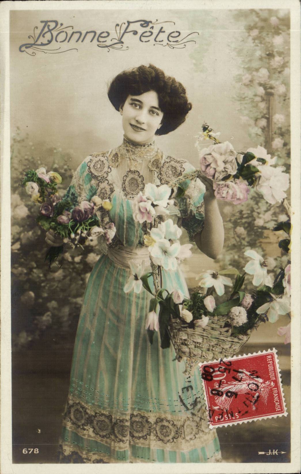 Junge Frau in gestreifter Kleidung — mit Blumenkorb — J.K. n° 678