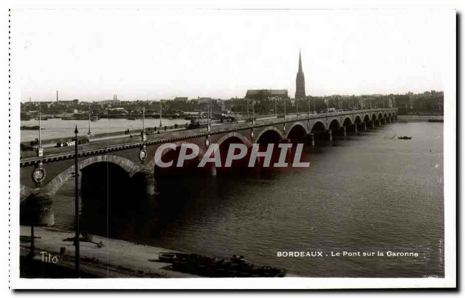 Bordeaux . Le Pont sur la Garonne — Tito