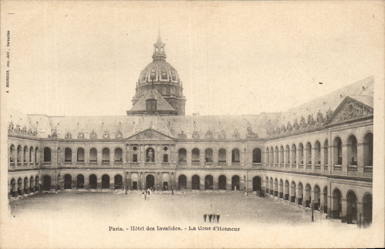 Paris - 7 - Hotel des Invalides - Cour d'Honneur CPA 