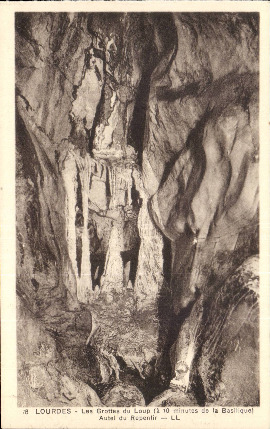 Lourdes - Les Grottes du Loup - Autel du Repentir CPA 