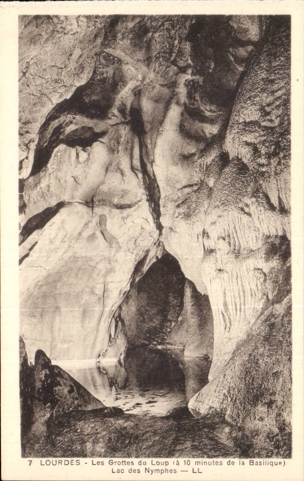 Lourdes - Les Grottes du Loup - Lac des Nymphes CPA 