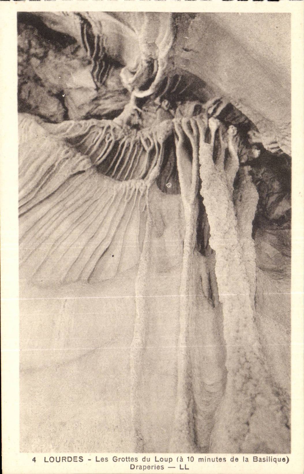 Lourdes - Les Grottes du Loup - Draperies CPA 