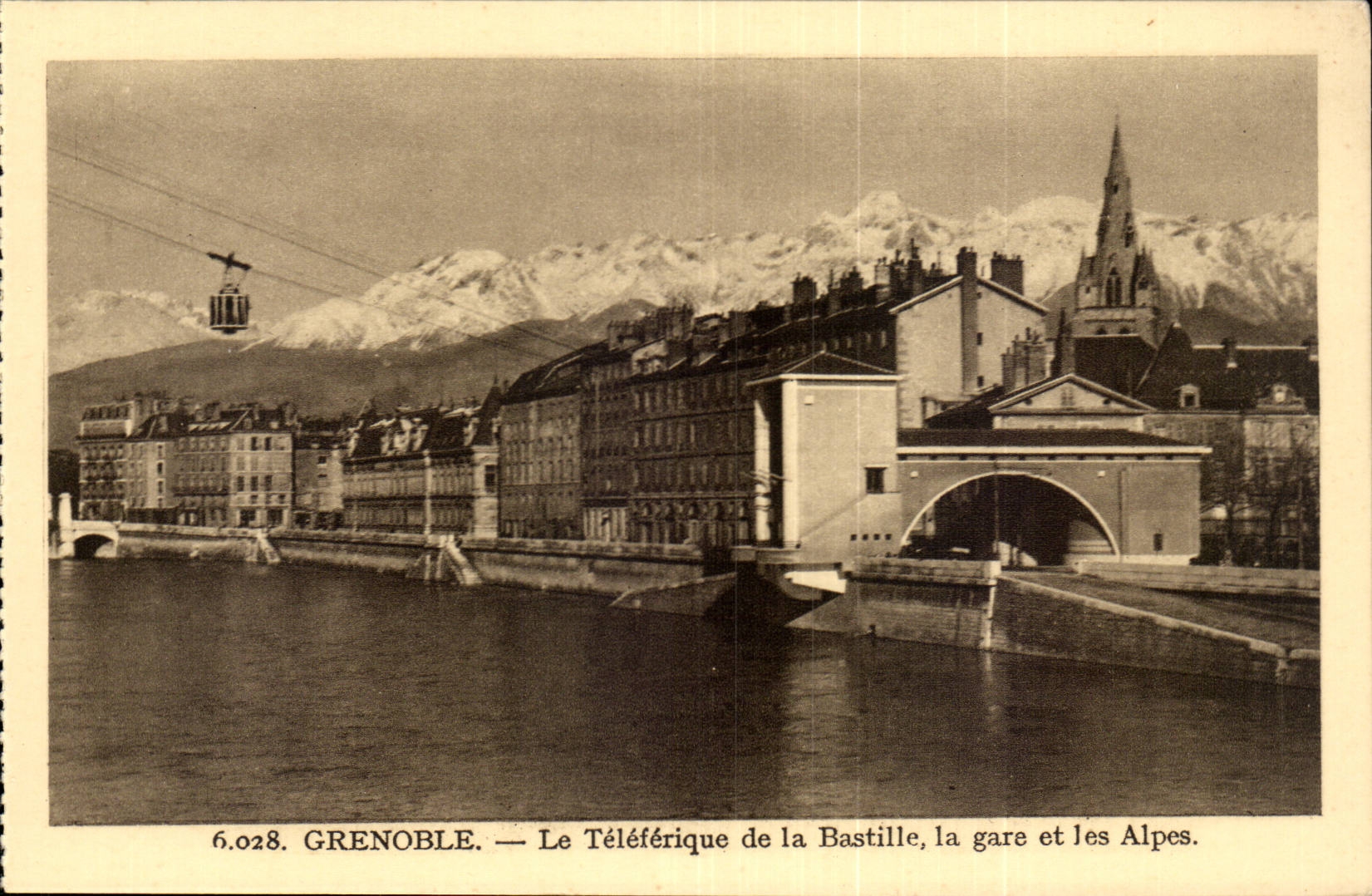 Grenoble - Teleferique de la Bastille - La Gare et les Alpes CPA 