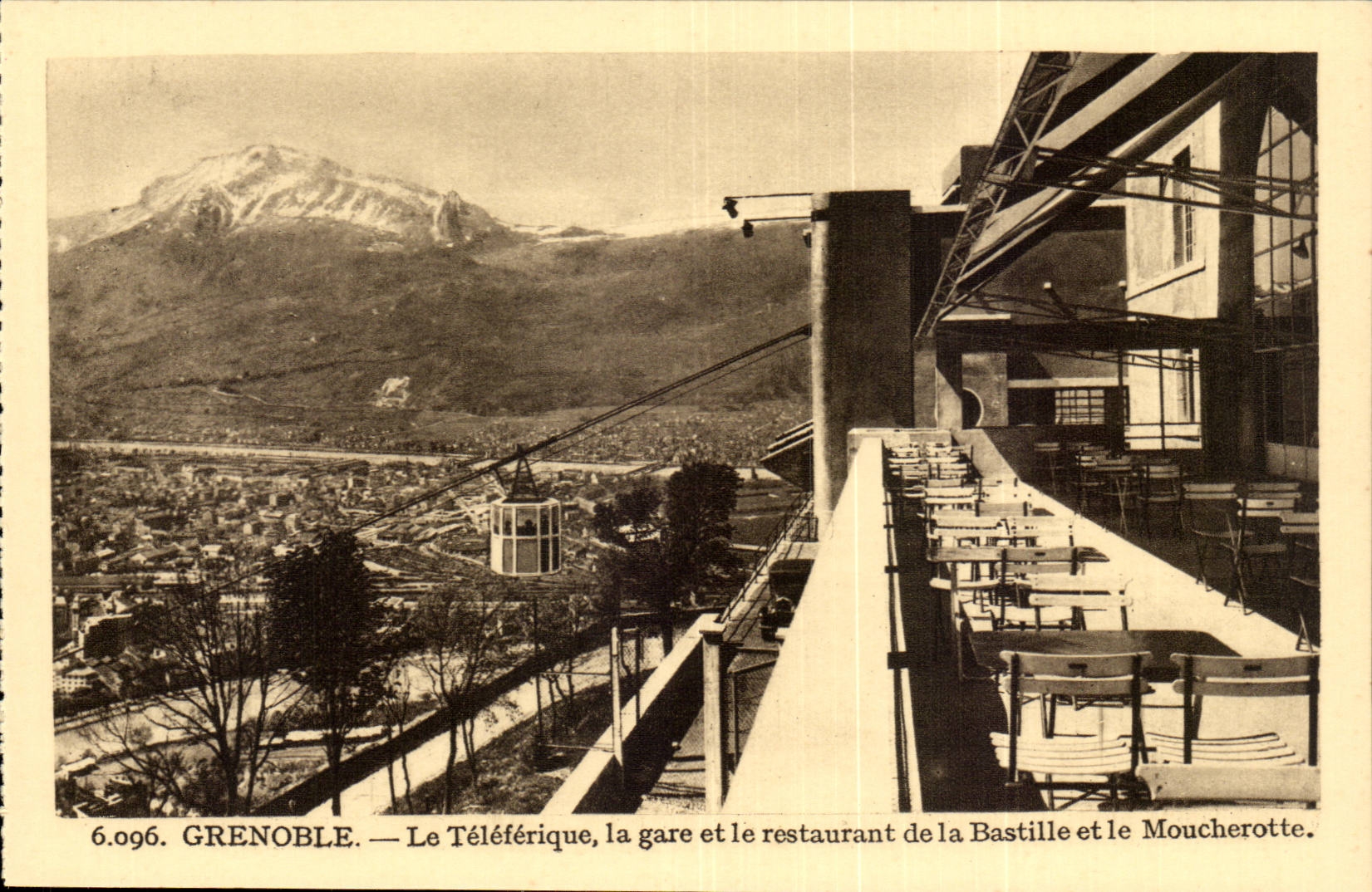 Grenoble — Der Seilbahn, die Station und das Restaurant der Bastille und der Moucherotte