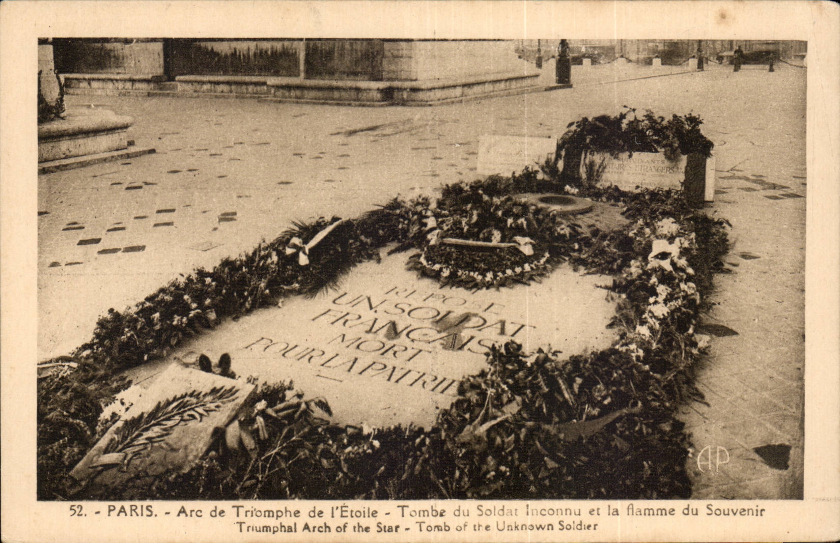 Paris - 8 - L'Arc de Triomphe de l'Etoile - Tombe du Soldat Inconnu et la flamme du Souvenir - CPA 
