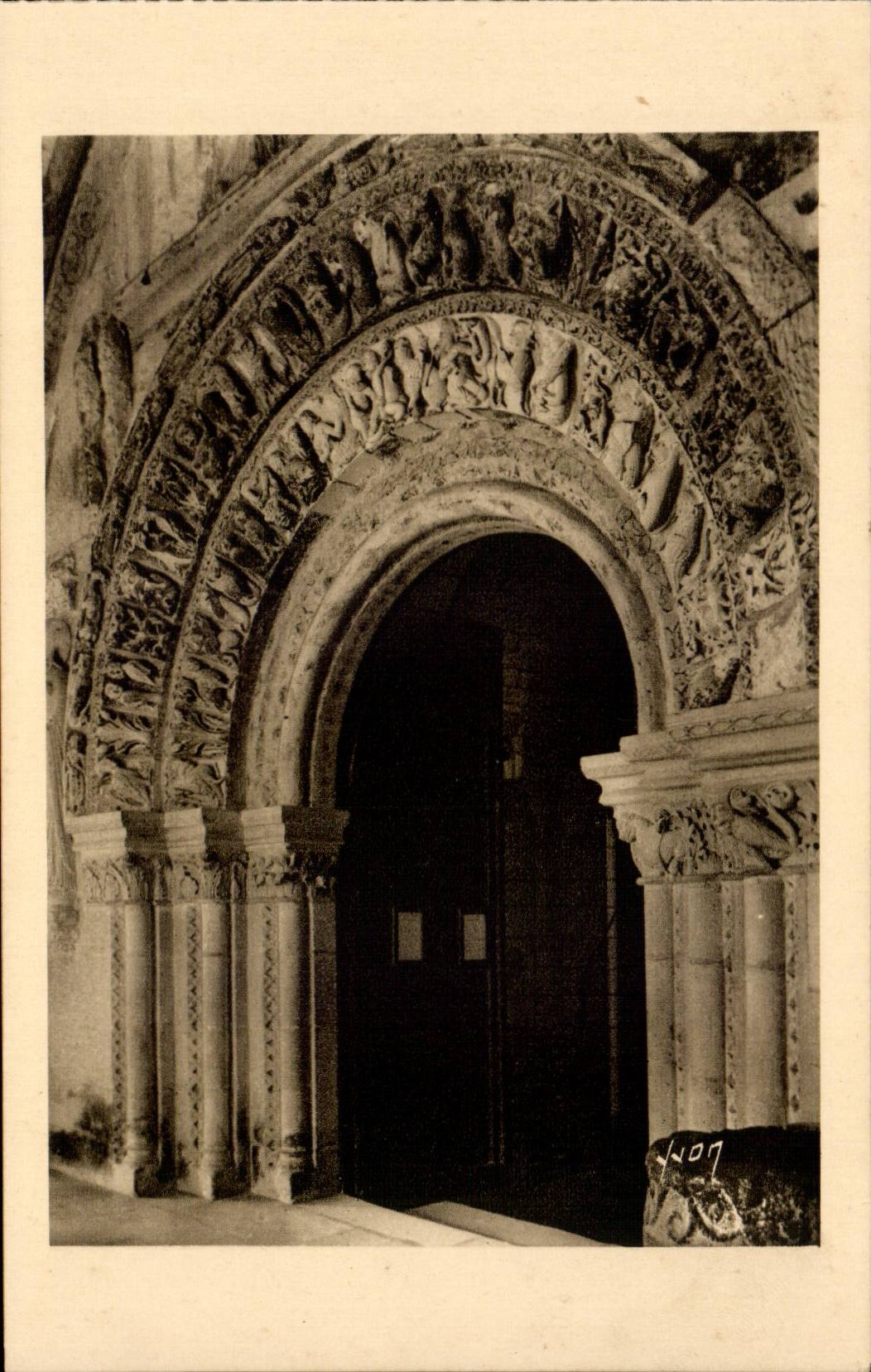 Loches - Le Chateau - Porte de la Collegiale Saint Ours - CPA 