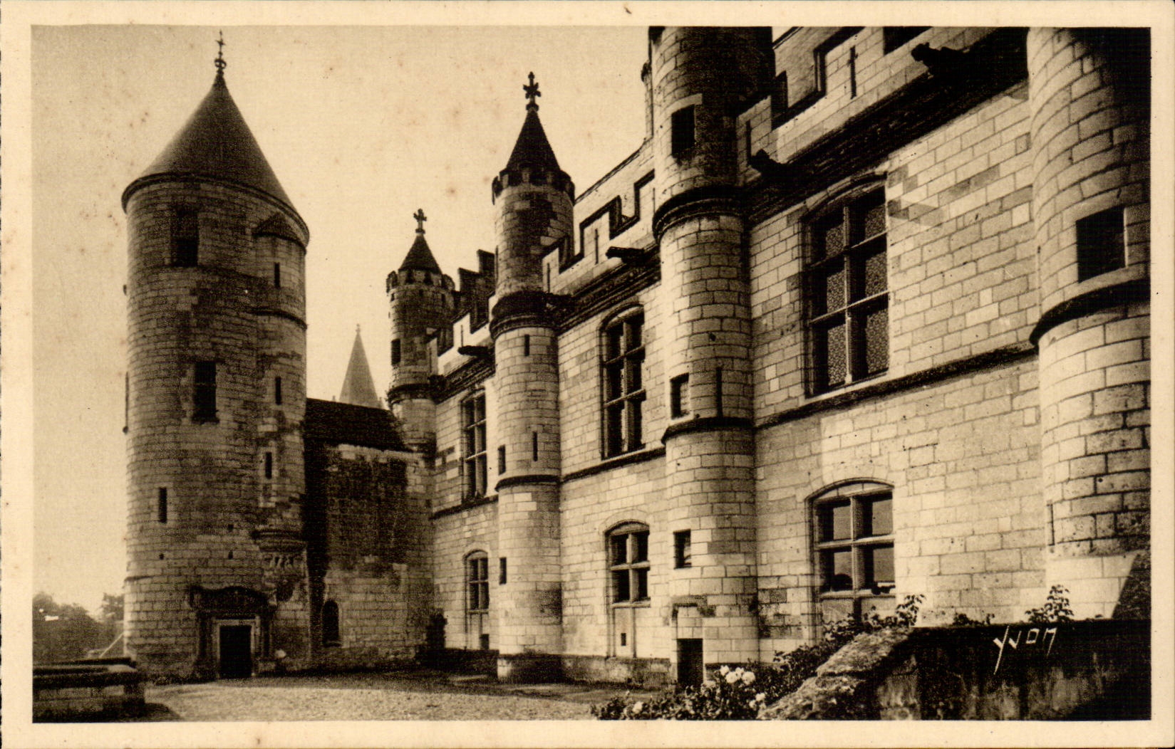 Loches - Le Chateau - Facade Orientale et Tou d'Agnes Sorel - CPA 