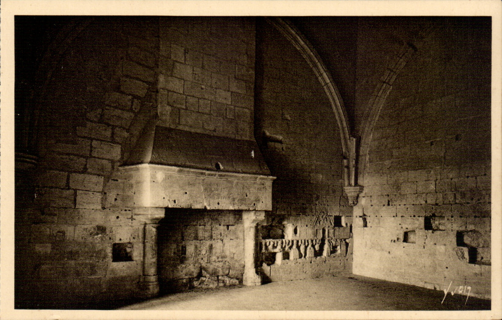 Loches - Le Chateau - Le Donjon - La Salle des Gardes - CPA 
