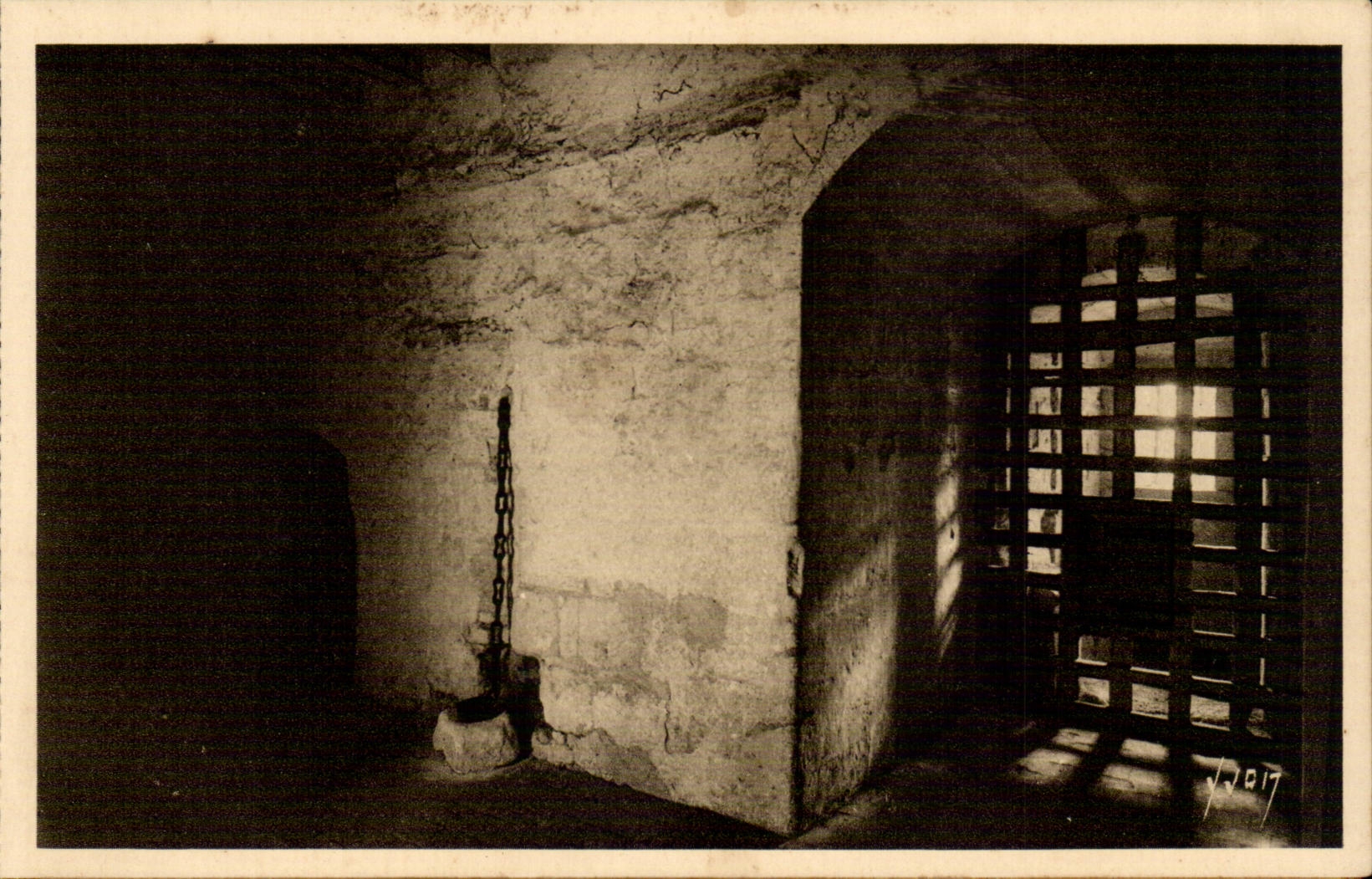Loches - Le Chateau - Le Donjon - Cachot de Philippe de Commines - CPA 