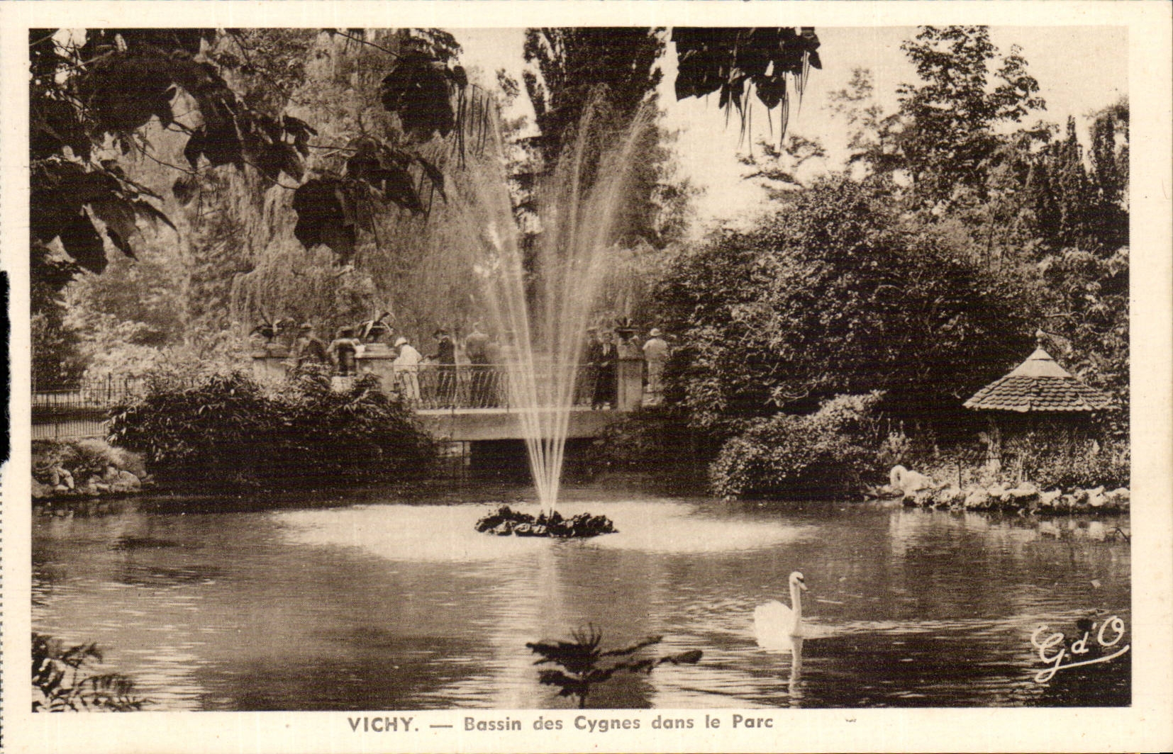 Vichy - Bassin des Cygnes dans le Parc CPA 