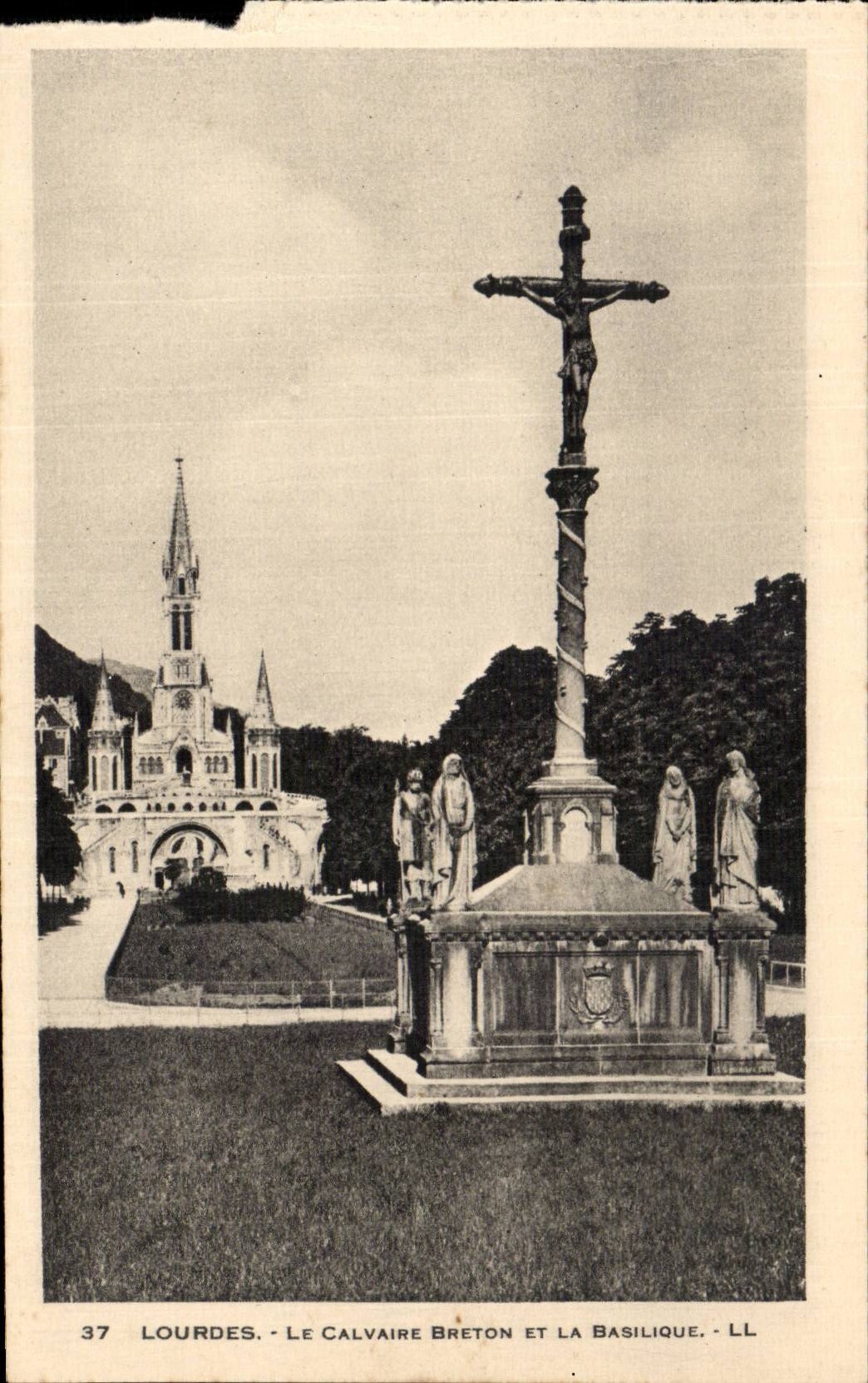 Lourdes - Le Calvaire Breton et La Basilique CPA 