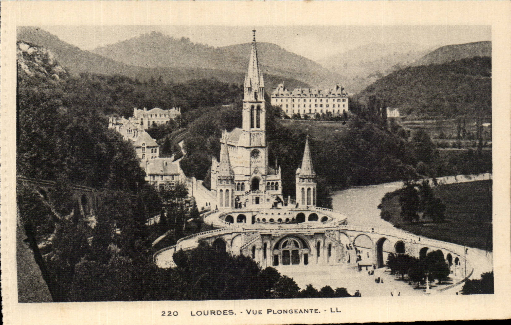 Lourdes - Vue Plongeante — LL, n° 220