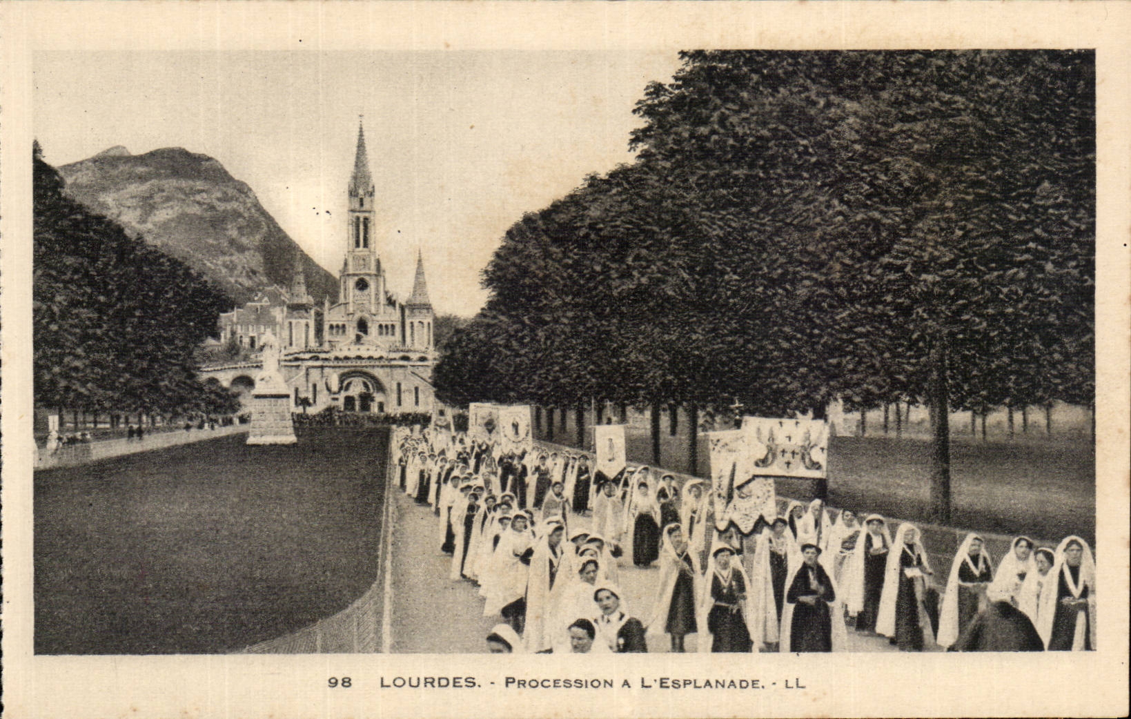 Lourdes - Procession de l'Esplanade CPA 