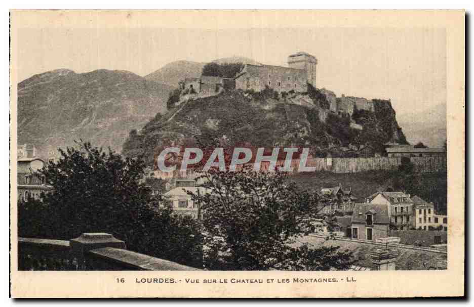 Lourdes - Vue sur le Chateau et les Montagnes CPA 