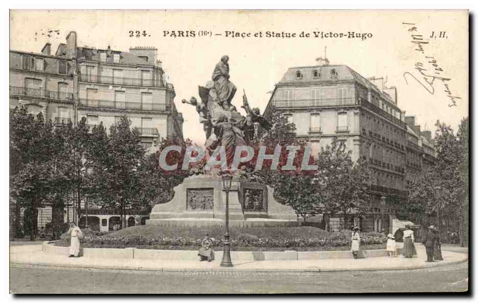 Paris - 18 - Place et Statue Victor Hugo CPA 