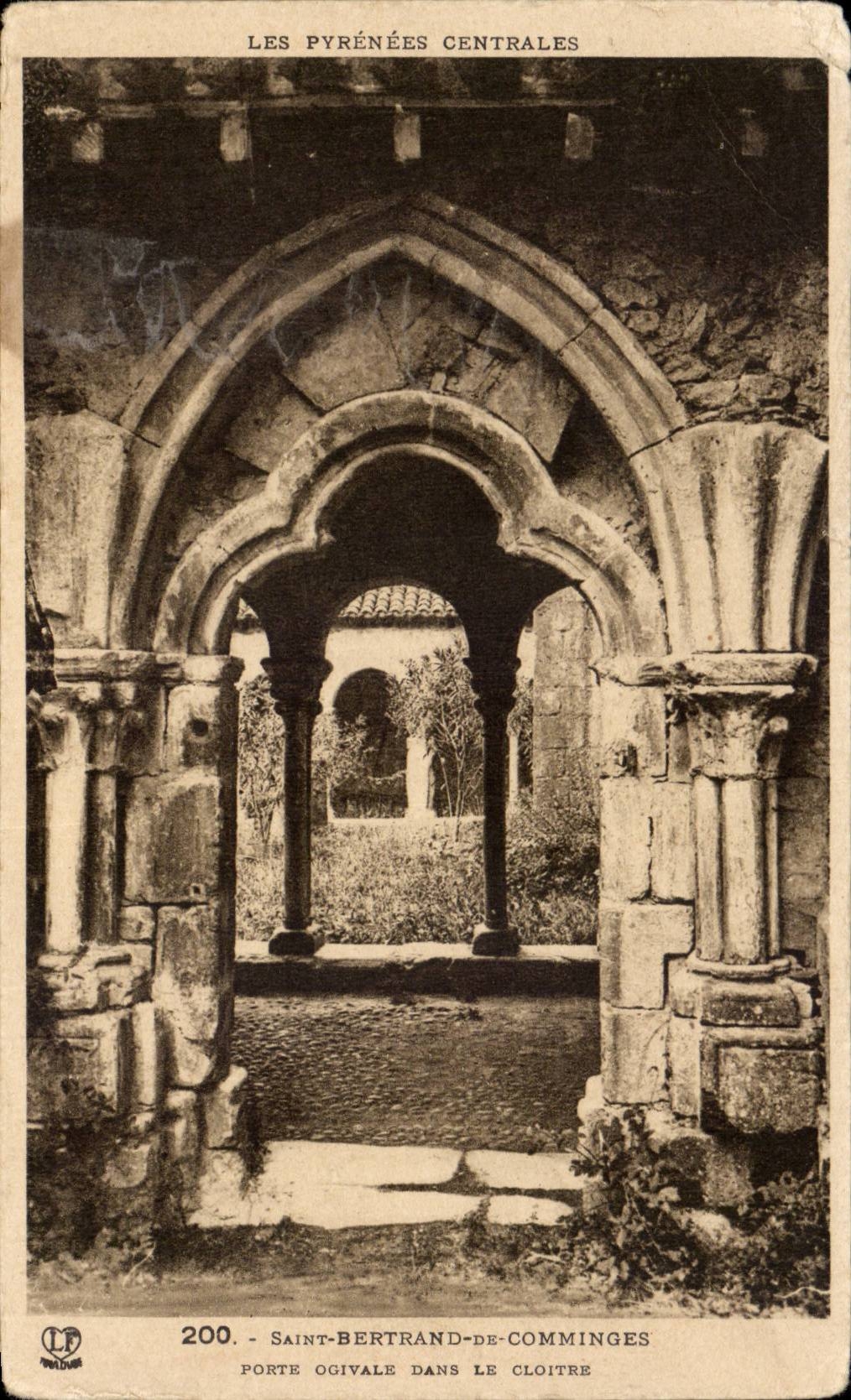 CPA Saint Bertrand de Comminges Porte ogivale dans le cloitre