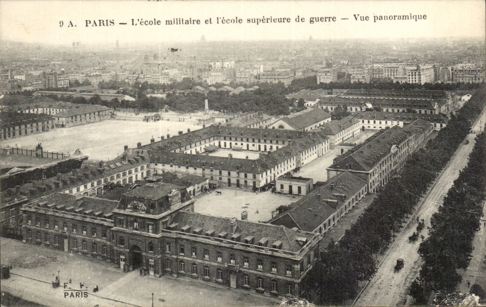 Paris CPA l'ecole militaire et l'ecole superieure de guerre Vue panoramique (militaria)