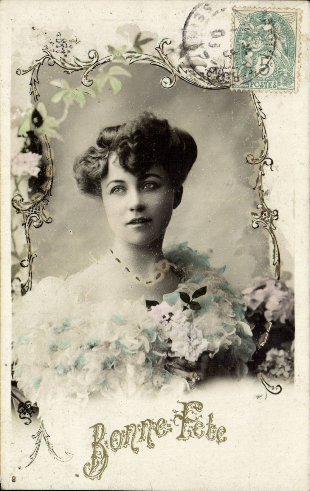 Jeune femme en robe fleurie — Bonne Fête — éditeur inconnu, n°2