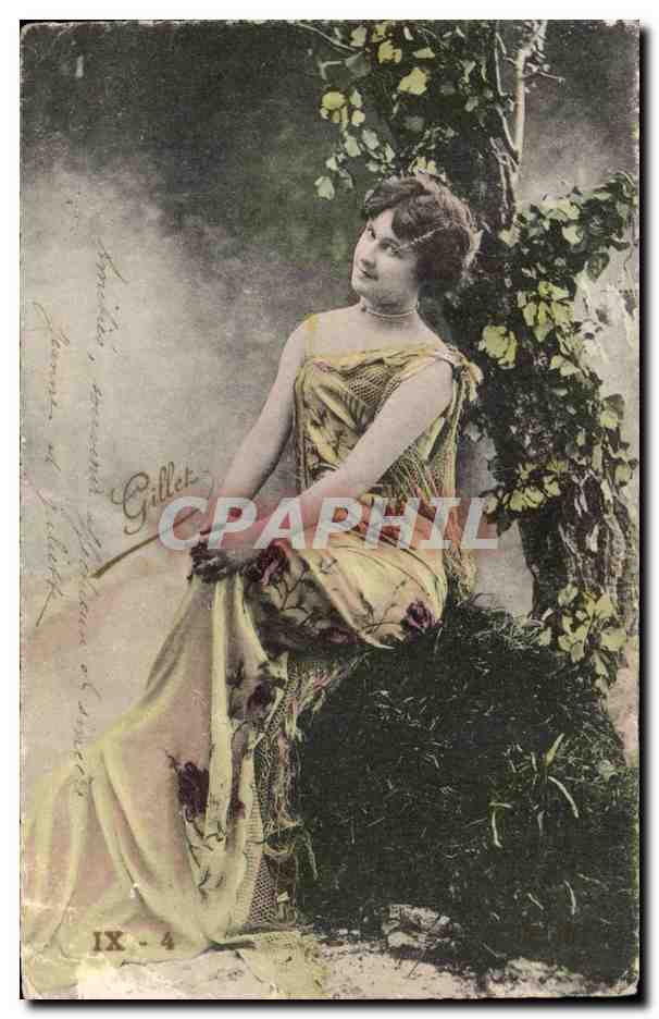 Jeune femme en robe jaune — sous arbres — Gillet, série IX-4