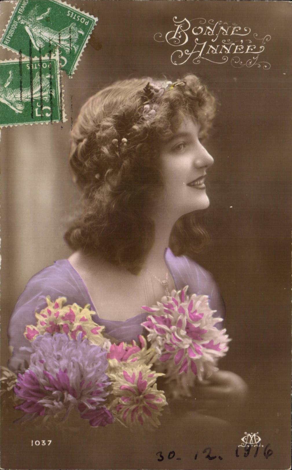 Young woman with bouquet — Happy New Year 1916 — publisher M.P. n° 1037