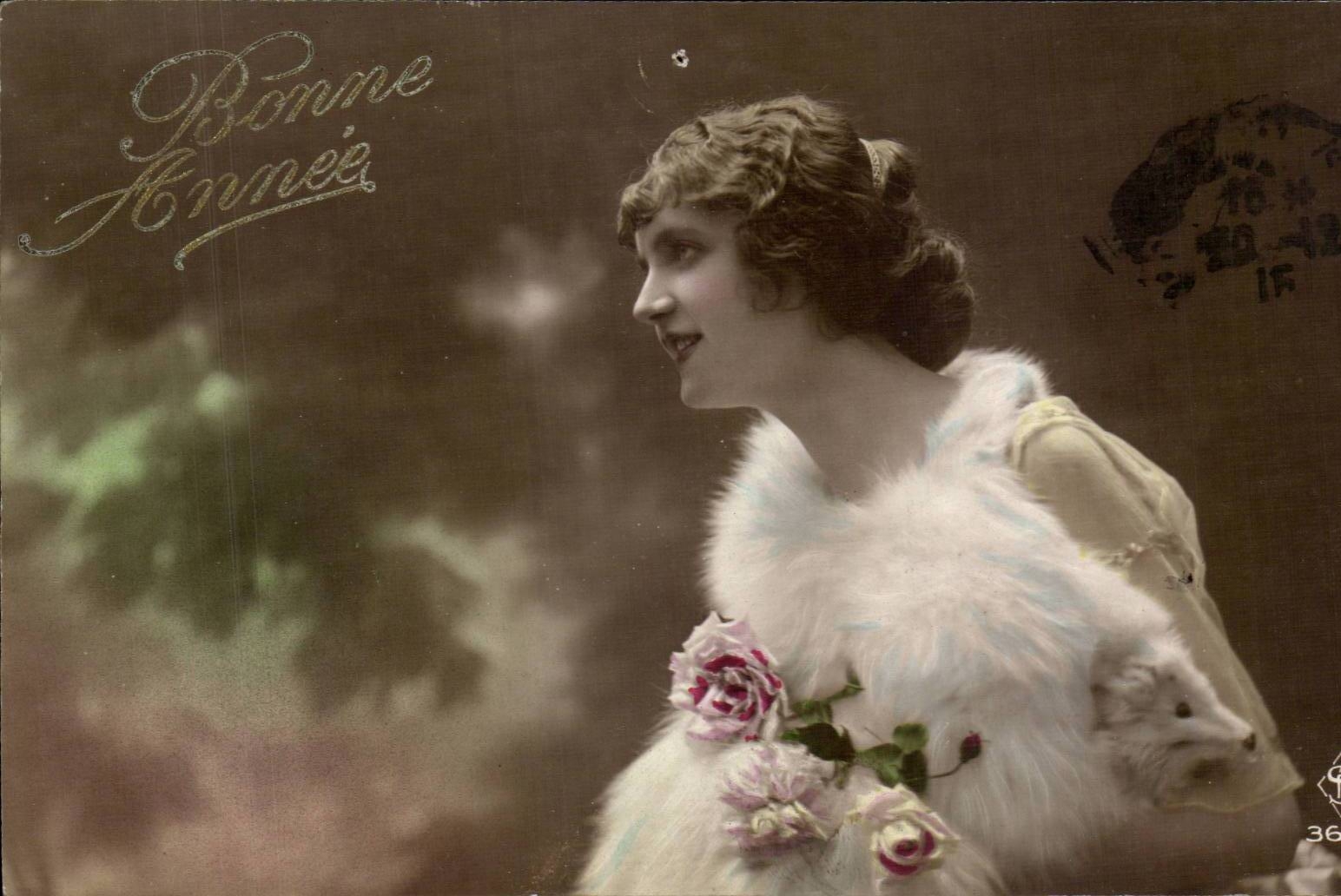 Giovane donna in pelliccia — cartolina di auguri 'Buon Anno' — editore non identificato, n° 36