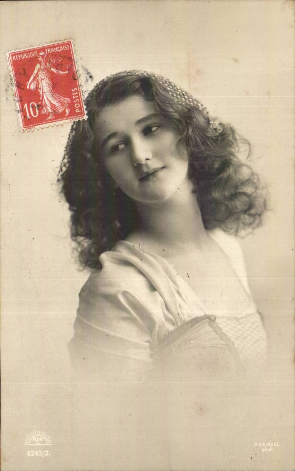 Jeune femme — portrait — H. Exiesel phot.
