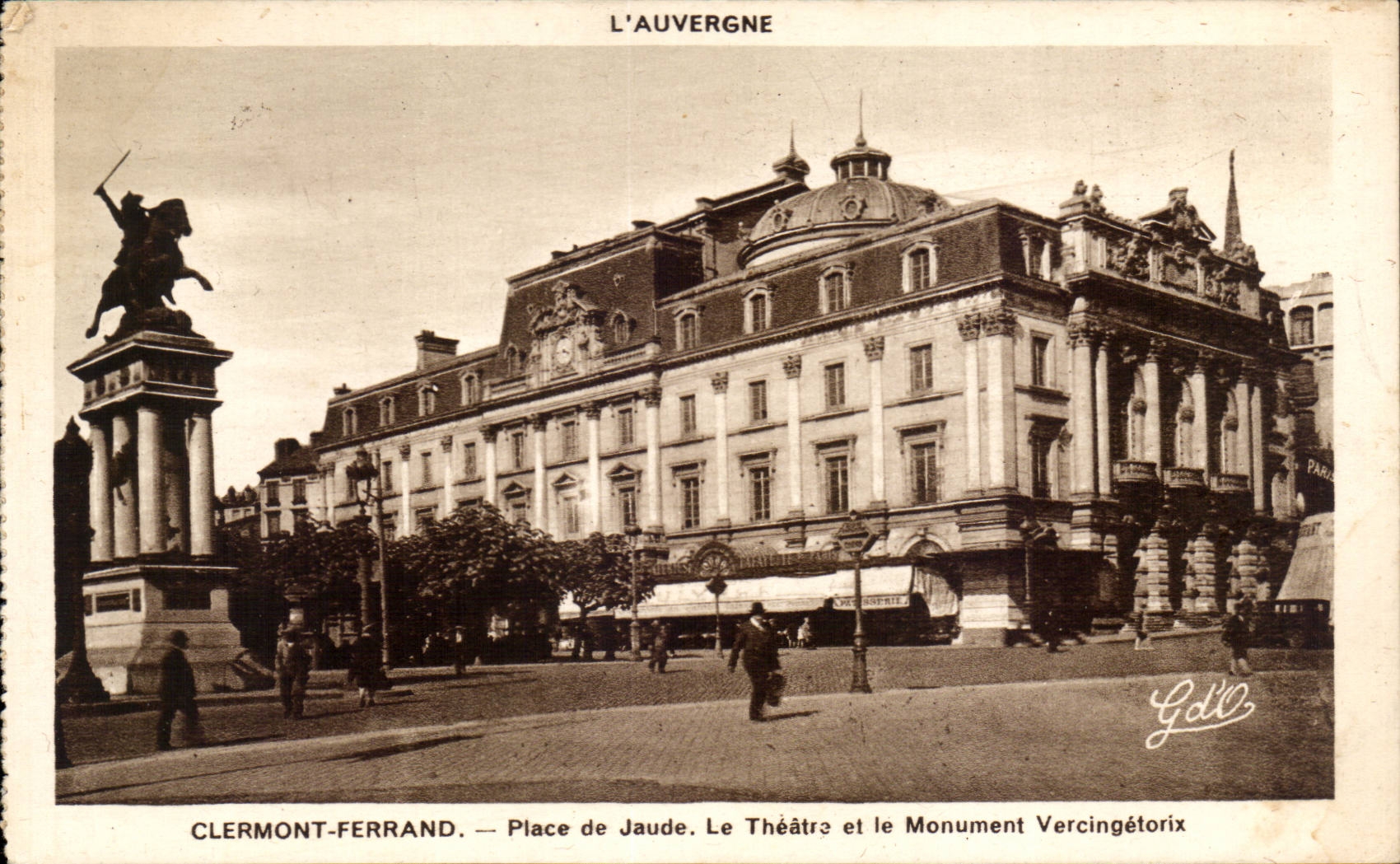 Clermont Ferrand CPA Place de Jaude Le theatre et le monument Vercingetorix
