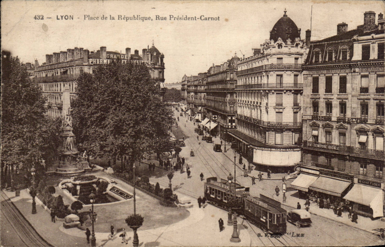 CPA Lyon Place de la Republique Rue President Carnot