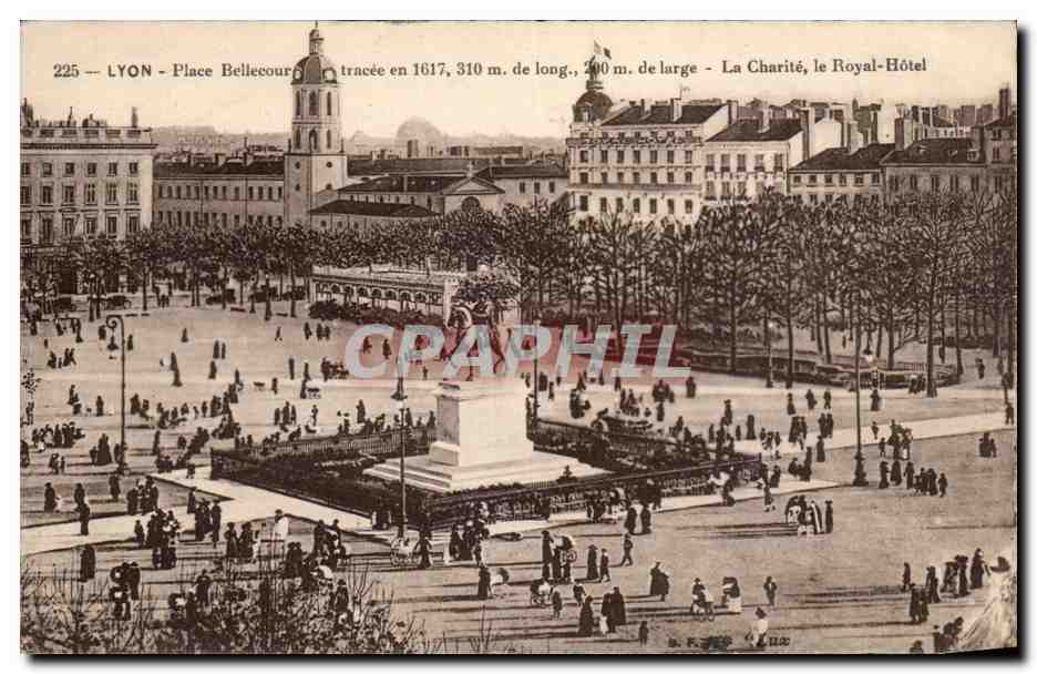 CPA Lyon Place Bellecour Le Charite le royal Hotel