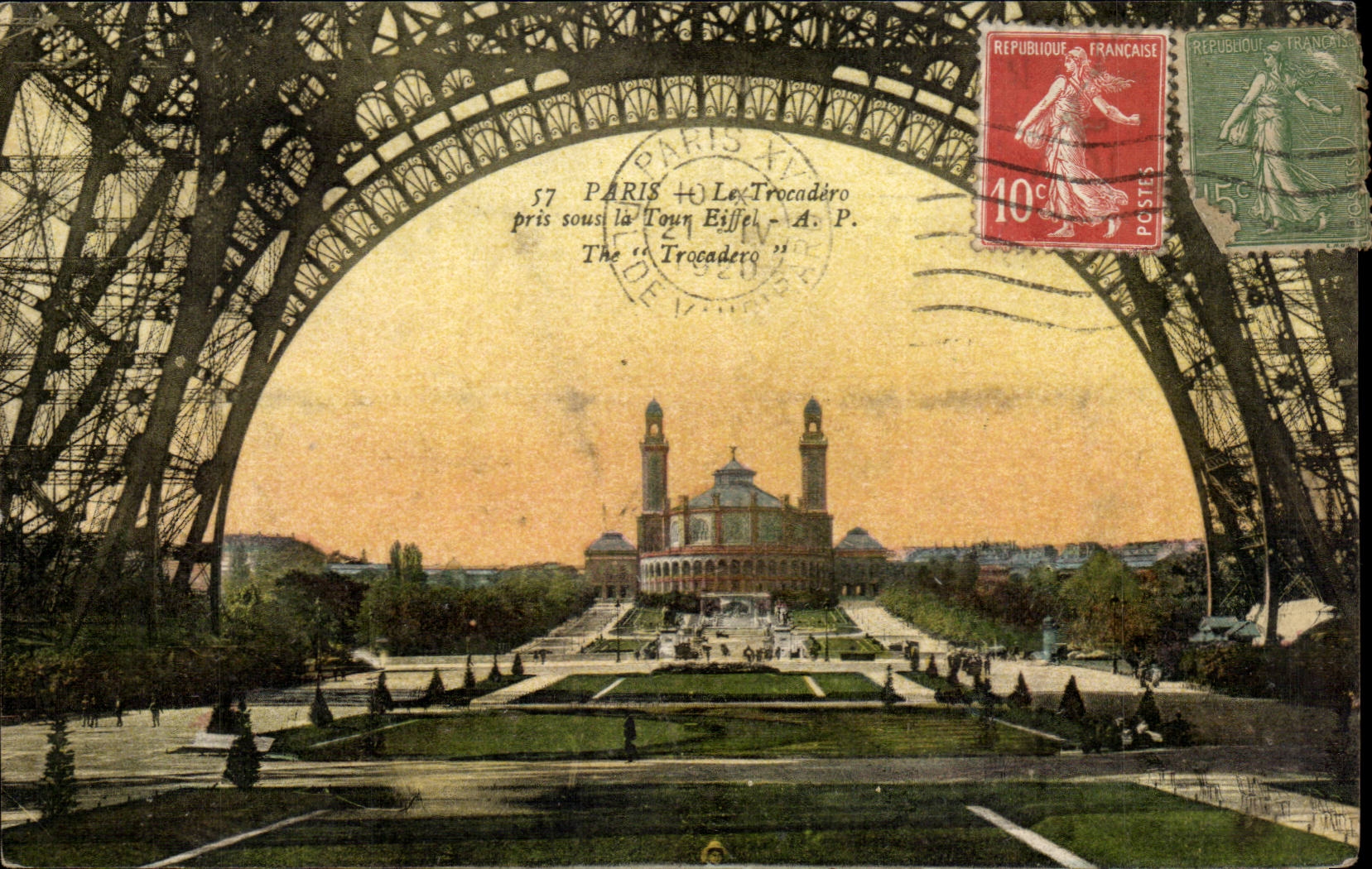 Paris CPA Le Trocadero pris sous la Tour Eiffel