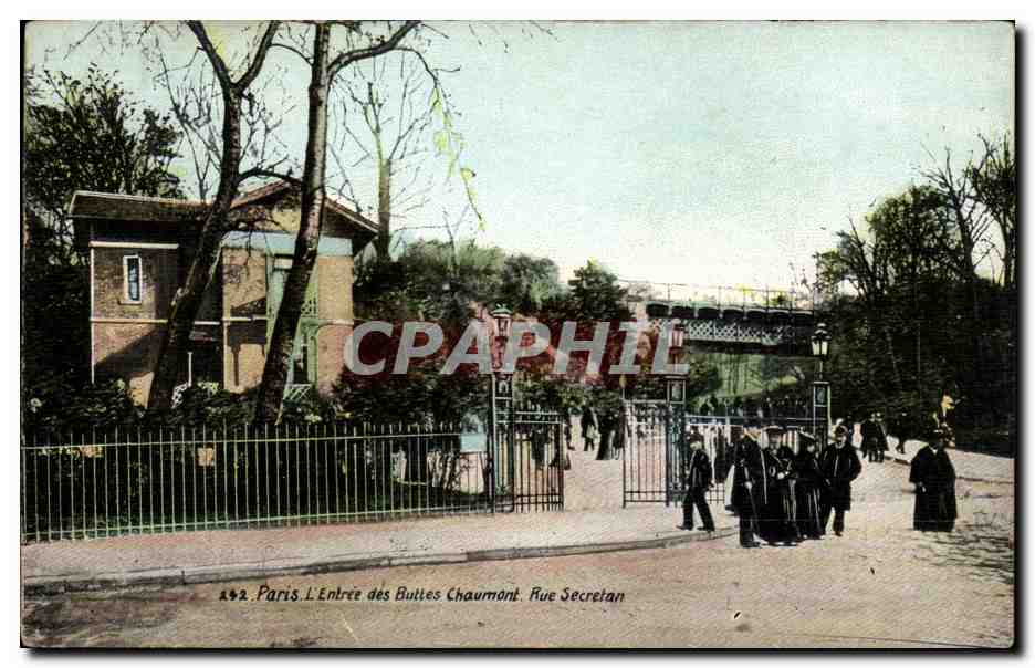 CPA Paris L'entree des Buttes chaumont Rue SEcretan