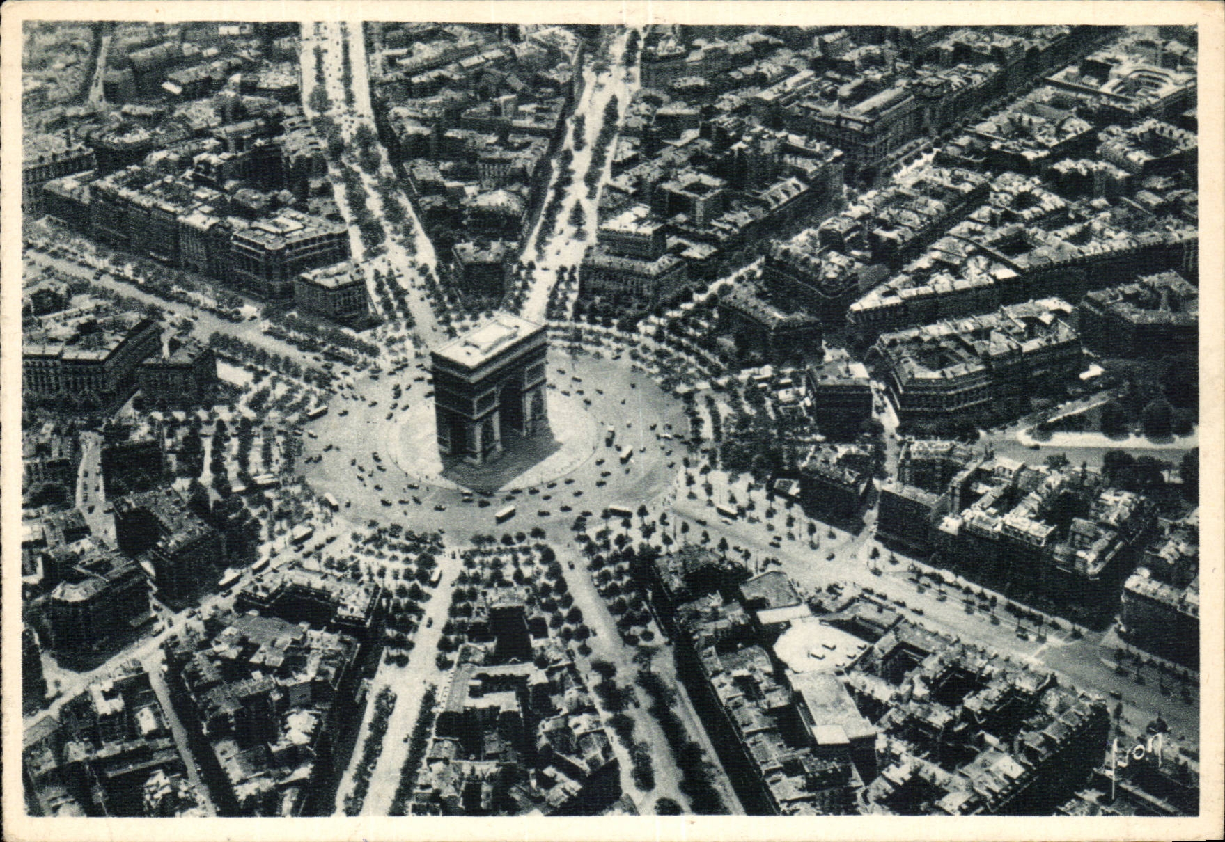 Paris - 8 - L'Arc de Triomphe et Place de l'Etoile - CPA 