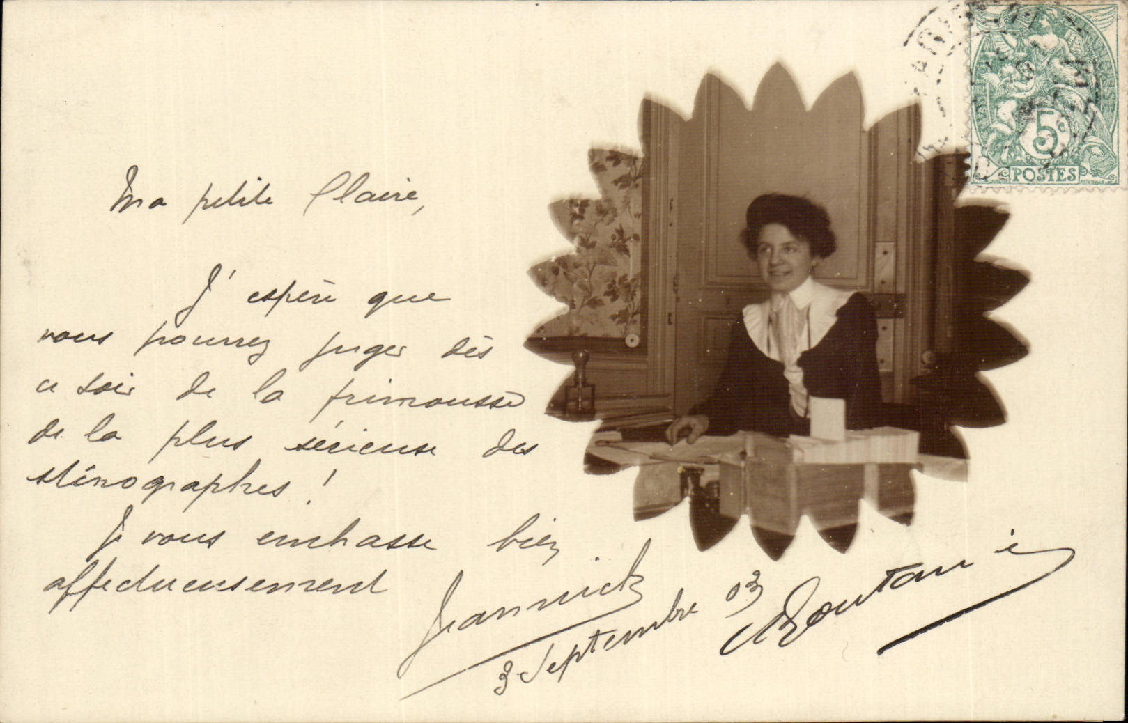 Femme au bureau — photomontage — éditeur inconnu, n° de série non visible
