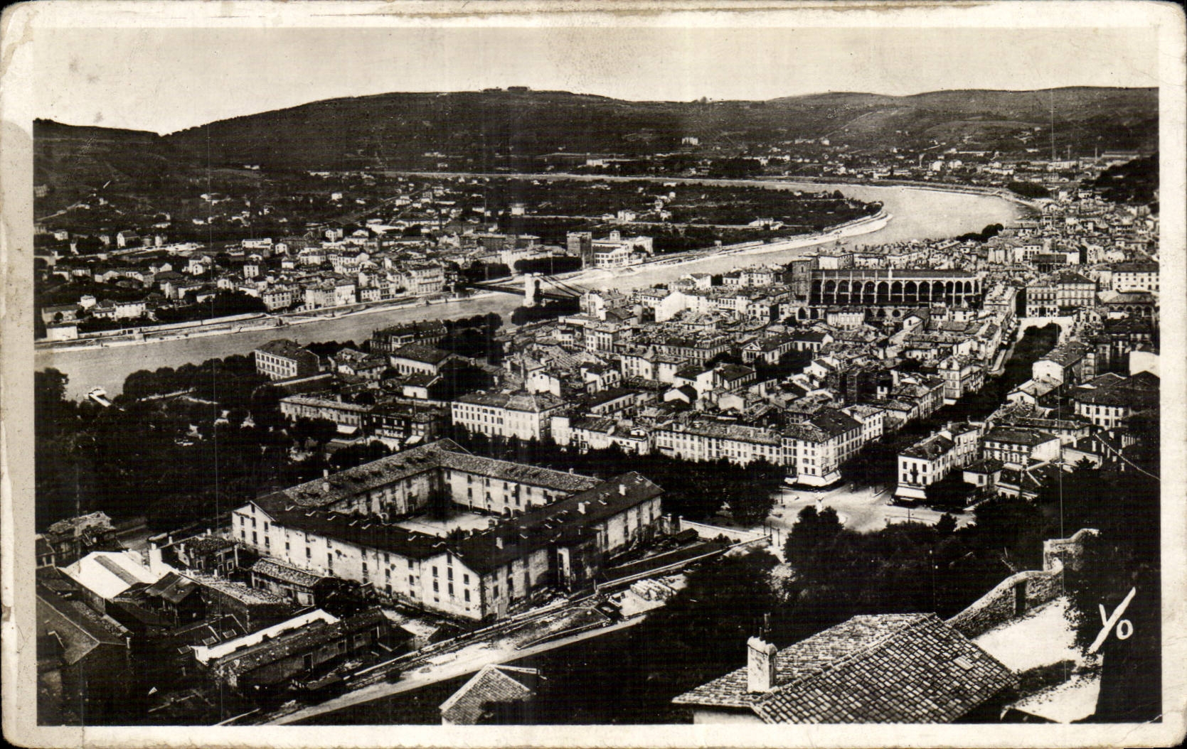 Vienne-sur-le-Rhône — Vue d'ensemble sur la ville et les faubourgs de Sainte-Combe et d'Estressin — J. Cellard, Lyon