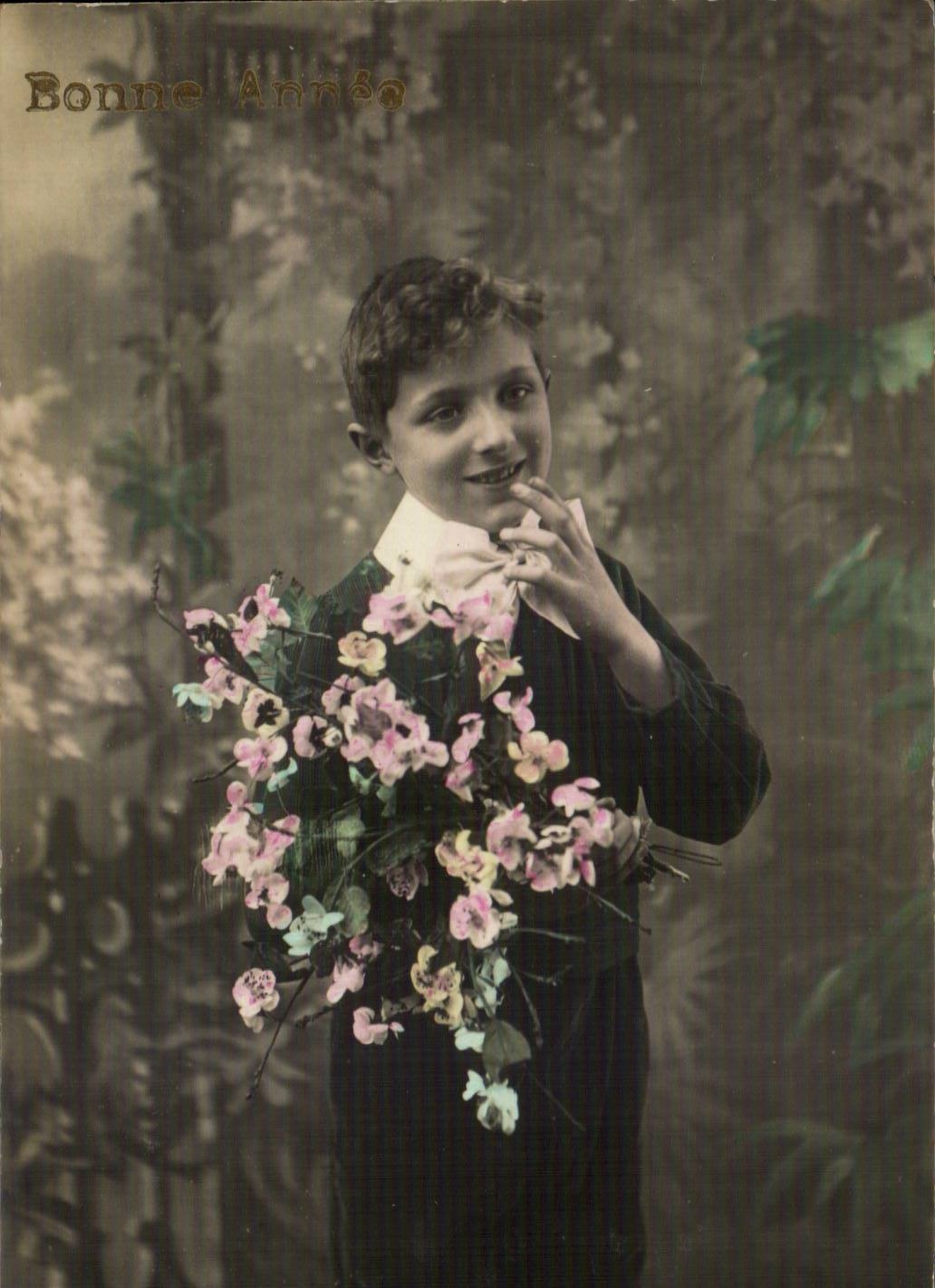 Fantaisie - Enfants - Little Boy with Flowers - Fleurs CPA 