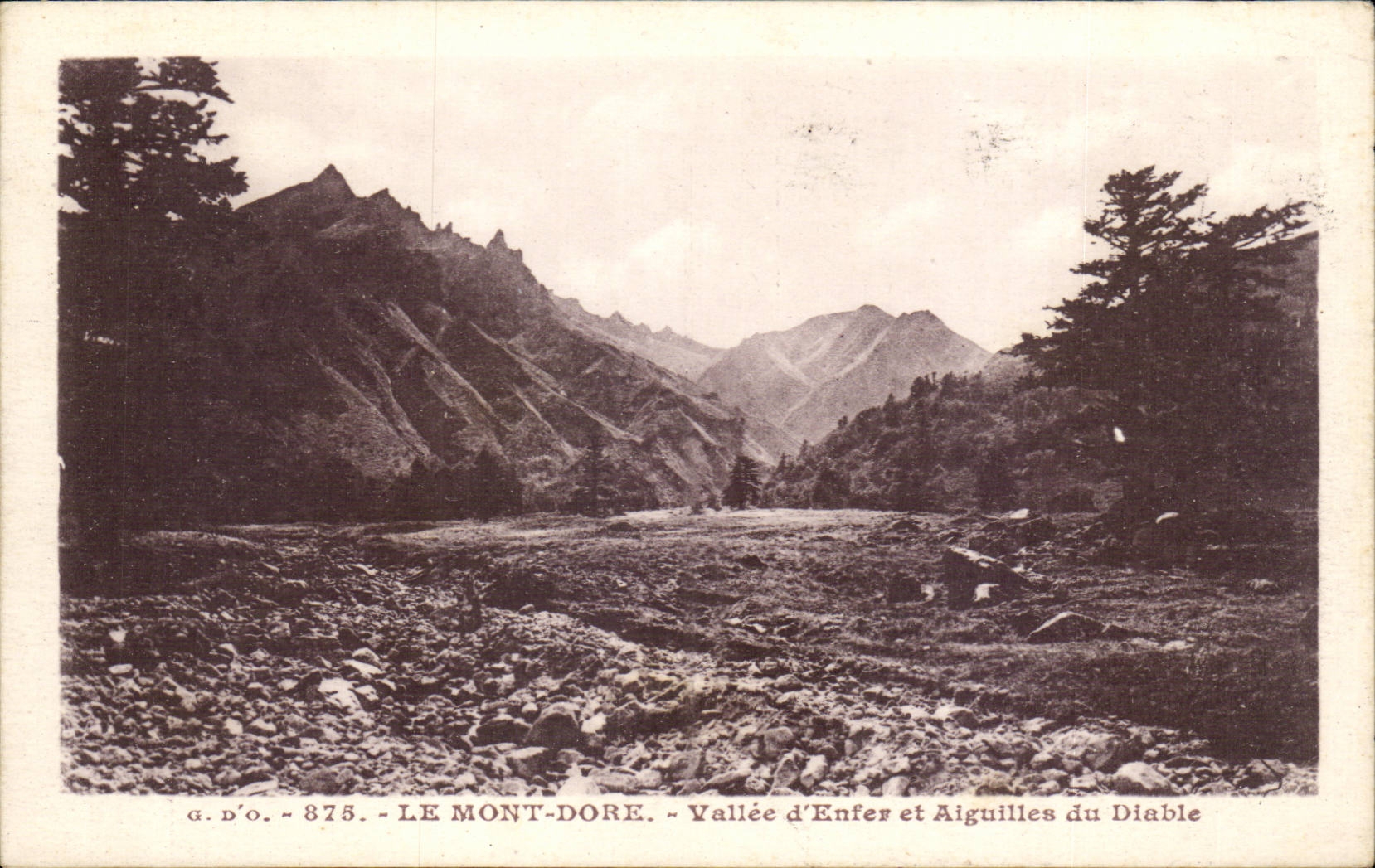 Le Mont Dore - Vallee d'Enfer et Aiguilles de Diable - CPA 