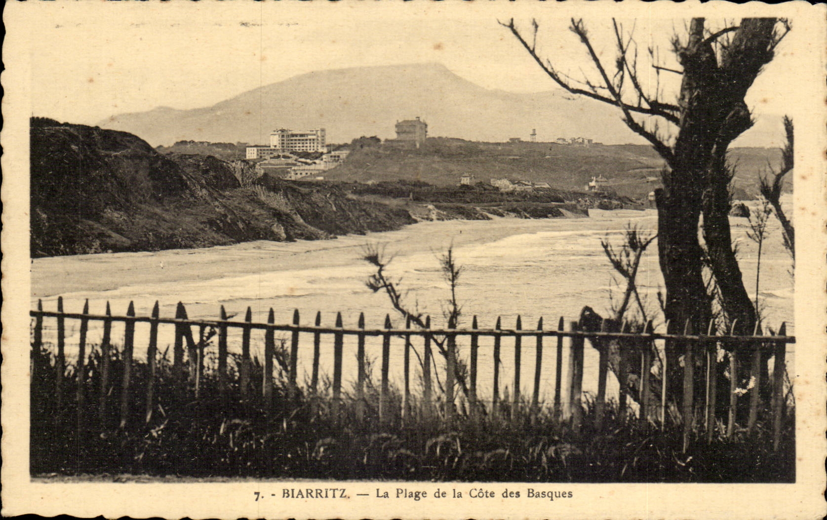 Biarritz - La Plage de la Cote Basque - CPA 