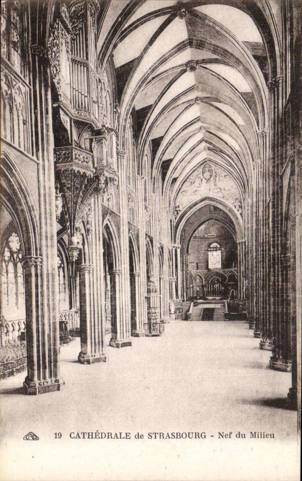 Strasbourg - Strassburg - Nef du Milieu - Cathedrale - CPA 