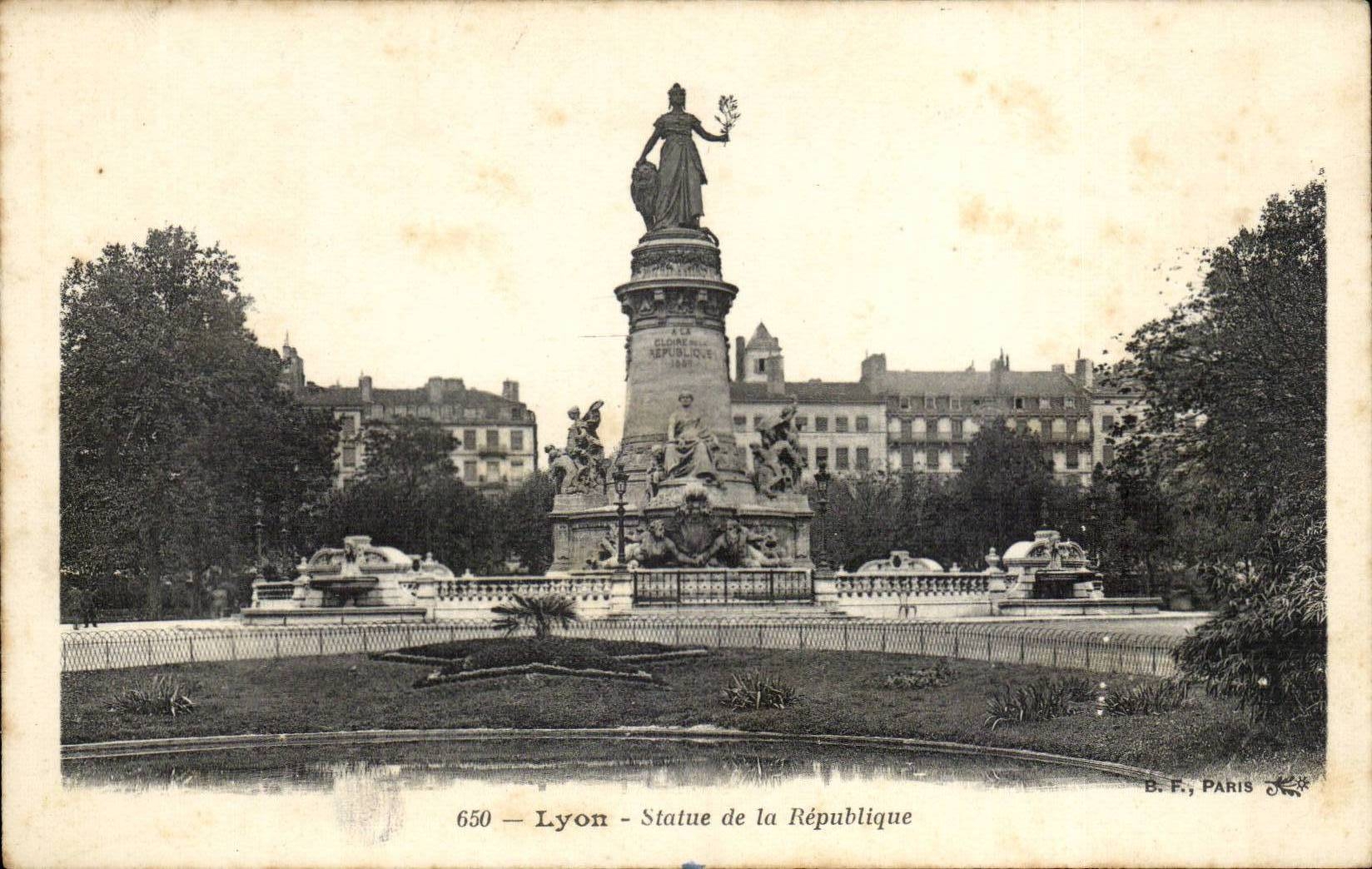 Lyon - Statue de la Republique - CPA 