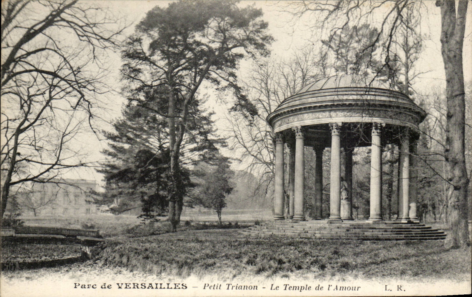 Versailles - Parc - Petit Trianon - Le Temple d'Amour CPA 