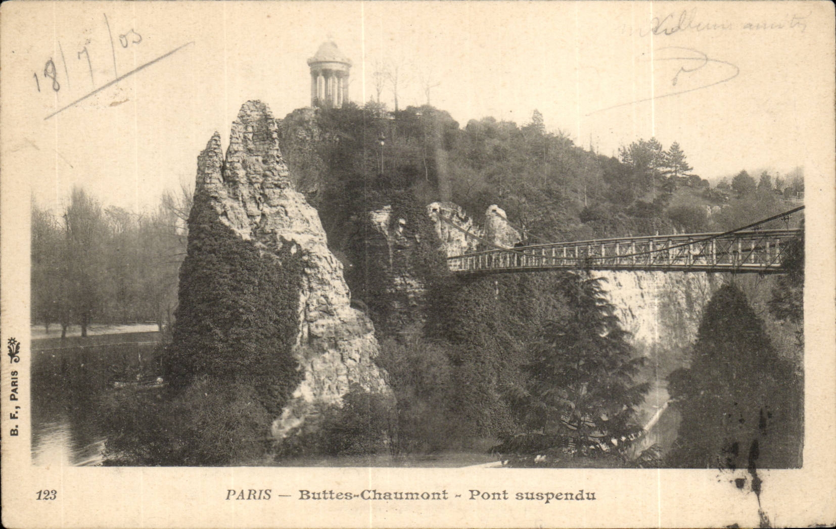 Paris CPA Buttes chaumont Pont suspendu