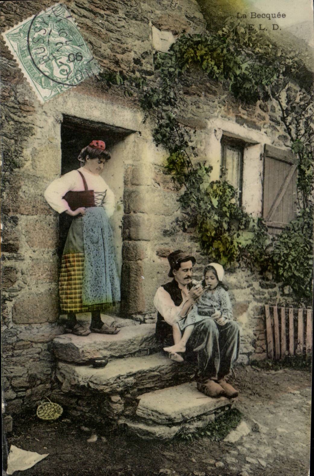 CPA Fantaisie La becquee Enfant ( folklore )