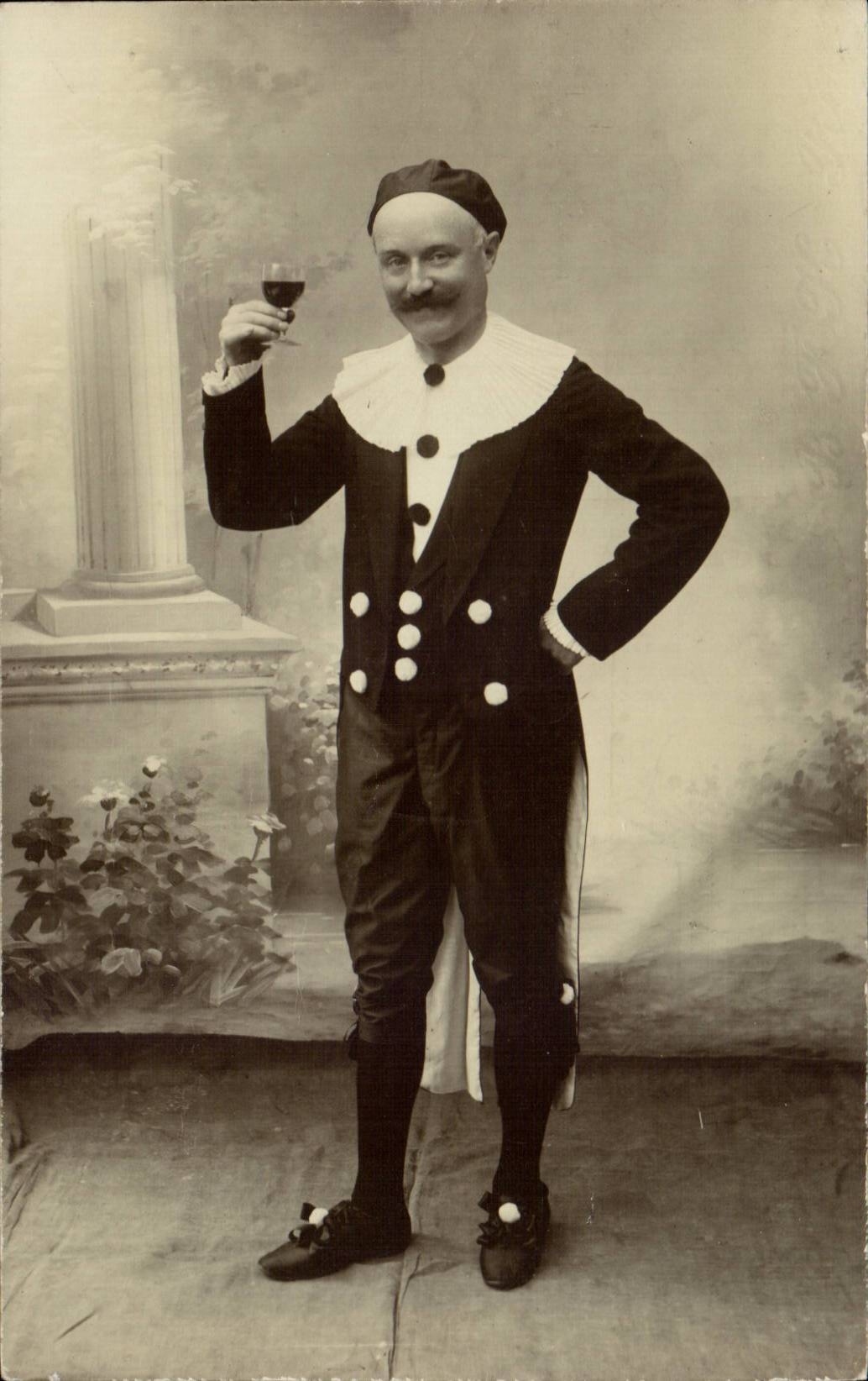 CPA Fantaisie Homme buvant du vin 