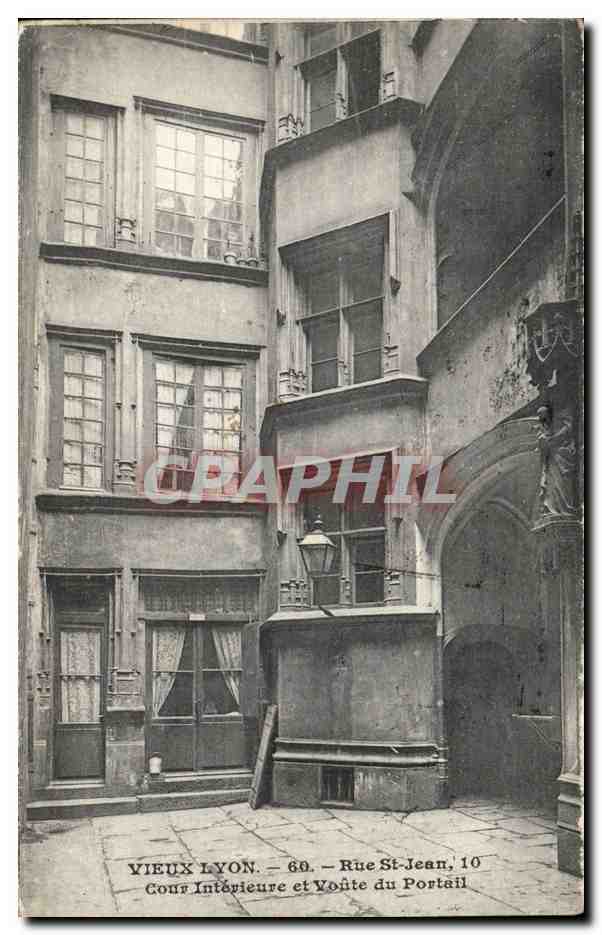 Vieux lyon CPA Rue St Jean Cour interieure et voute du portail