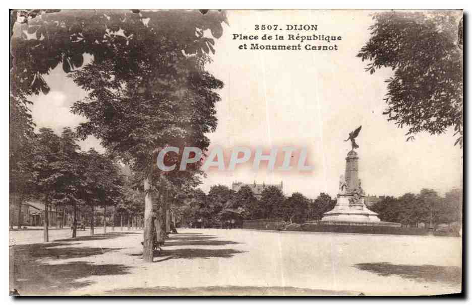 CPA Dijon Place de la Republique et monument CArnot